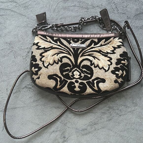 Designed in New York by Sharif Small Silver Chain and crossbody purse - Picture 3 of 7